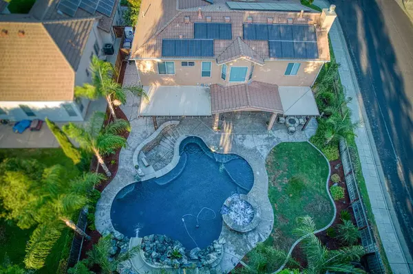 970 N Orangewood AVE, Clovis, CA 93611