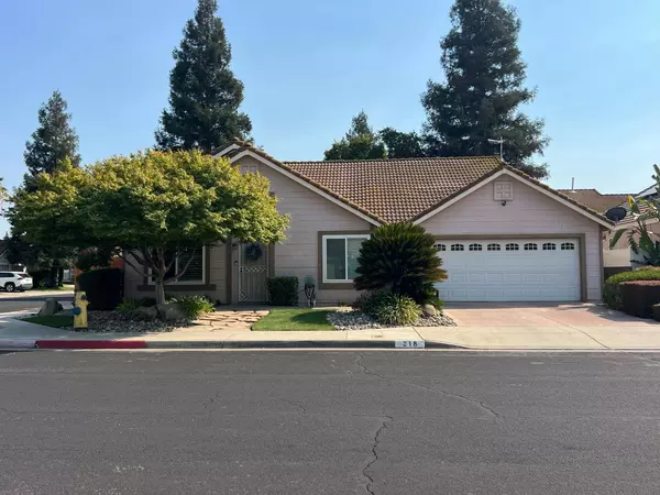 218 W Fallbrook AVE, Clovis, CA 93611