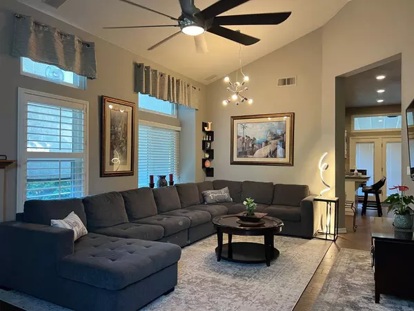 218 W Fallbrook AVE, Clovis, CA 93611