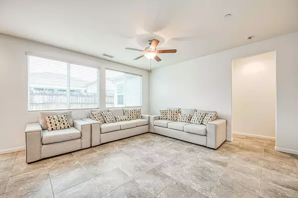 2143 Lombard LN, Clovis, CA 93619