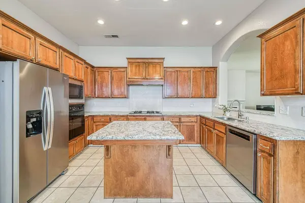 8405 N Paula, Fresno, CA 93720