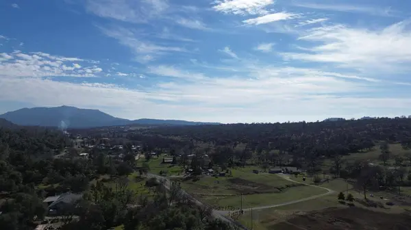 25 Buckaroo LN, Auberry, CA 93602