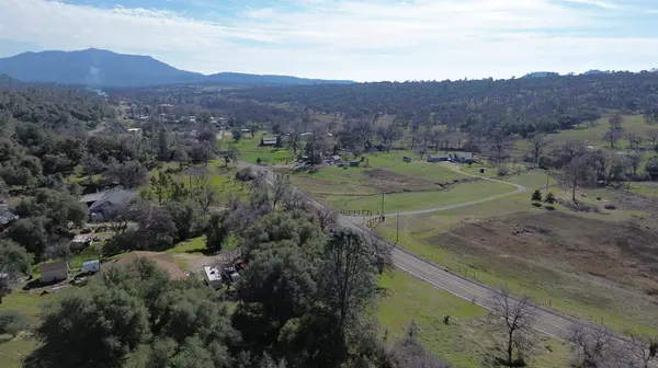 25 Buckaroo LN, Auberry, CA 93602