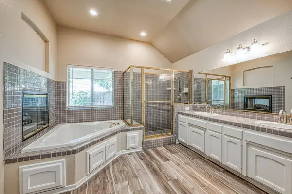2231 E Pryor DR, Fresno, CA 93720