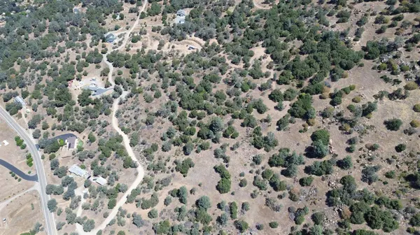 28 Buckaroo LN, Auberry, CA 93602