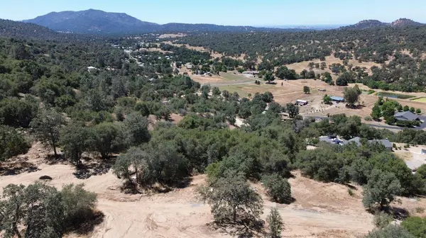 28 Buckaroo LN, Auberry, CA 93602