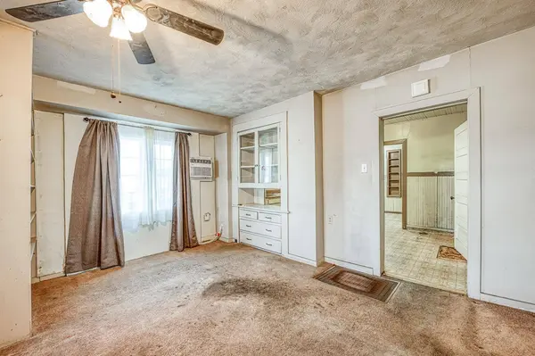 2031 Whitson ST, Selma, CA 93662