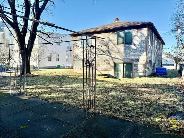 139 Suffolk AVE, Pawtucket, RI 0261