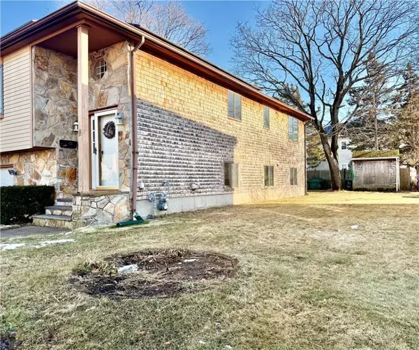 139 Suffolk AVE, Pawtucket, RI 0261