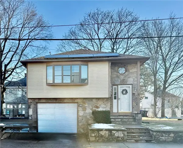 139 Suffolk AVE, Pawtucket, RI 0261