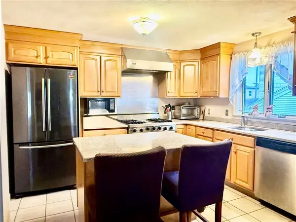 139 Suffolk AVE, Pawtucket, RI 0261