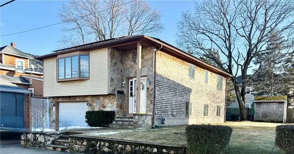 139 Suffolk AVE, Pawtucket, RI 0261