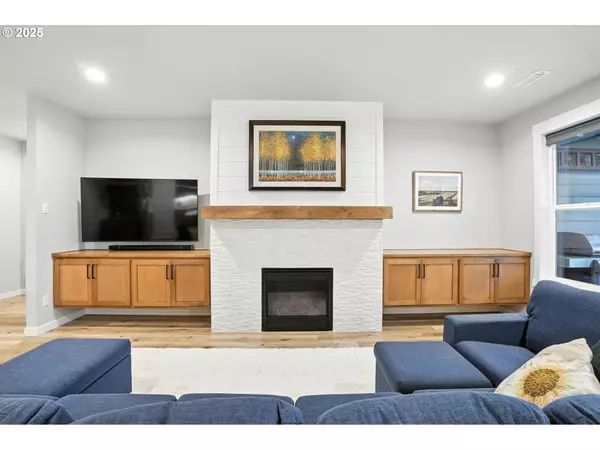 2035 N 3RD WAY, Ridgefield, WA 98642