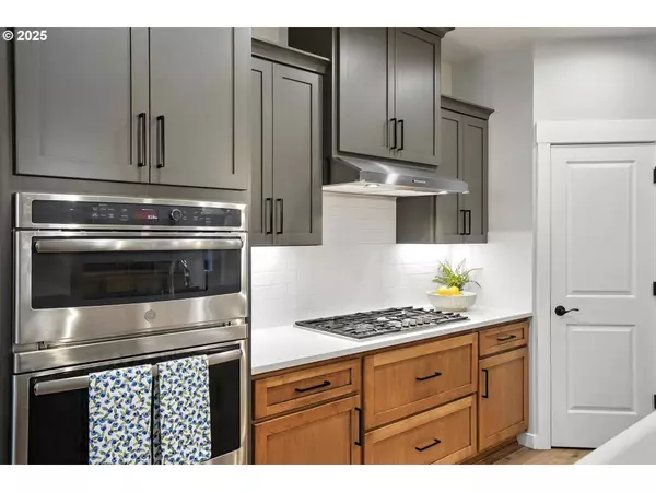 2035 N 3RD WAY, Ridgefield, WA 98642