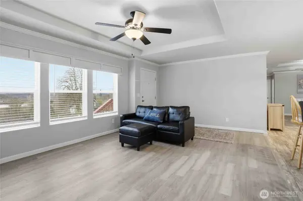 5452 Meeker DR, Kalama, WA 98685