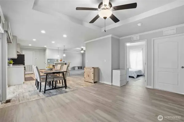 5452 Meeker DR, Kalama, WA 98685