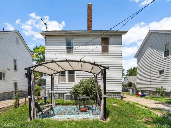 520 E Jarvis Avenue, Hazel Park, MI 48030