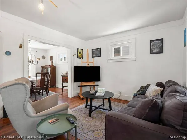 520 E Jarvis Avenue, Hazel Park, MI 48030