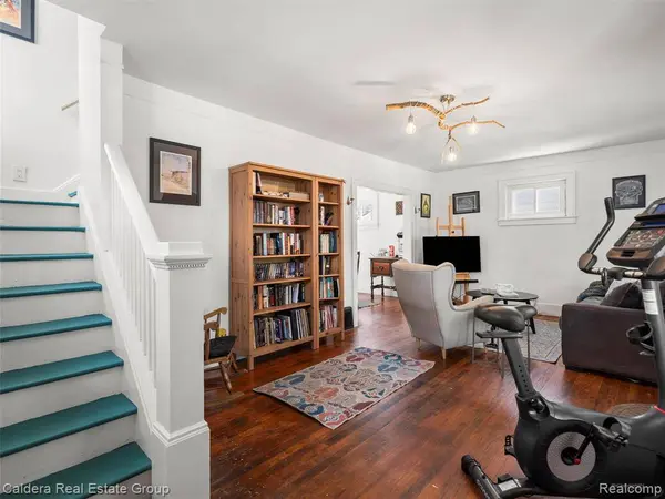 520 E Jarvis Avenue, Hazel Park, MI 48030