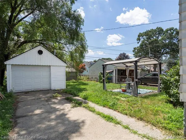 520 E Jarvis Avenue, Hazel Park, MI 48030