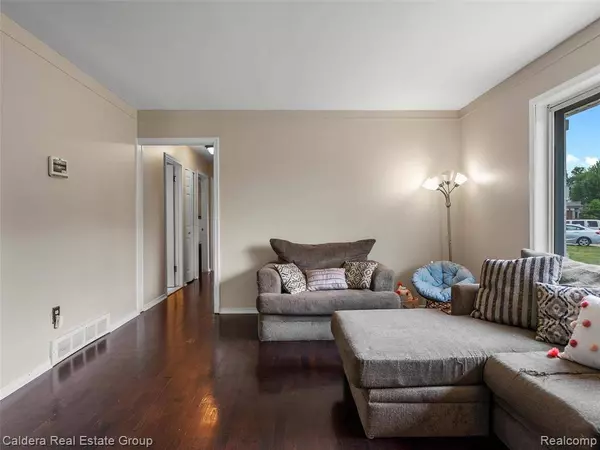 27431 Pleasant Drive, Warren, MI 48088