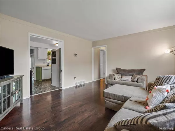 27431 Pleasant Drive, Warren, MI 48088