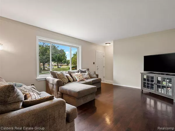 27431 Pleasant Drive, Warren, MI 48088