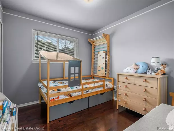 27431 Pleasant Drive, Warren, MI 48088