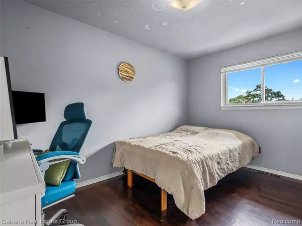 27431 Pleasant Drive, Warren, MI 48088