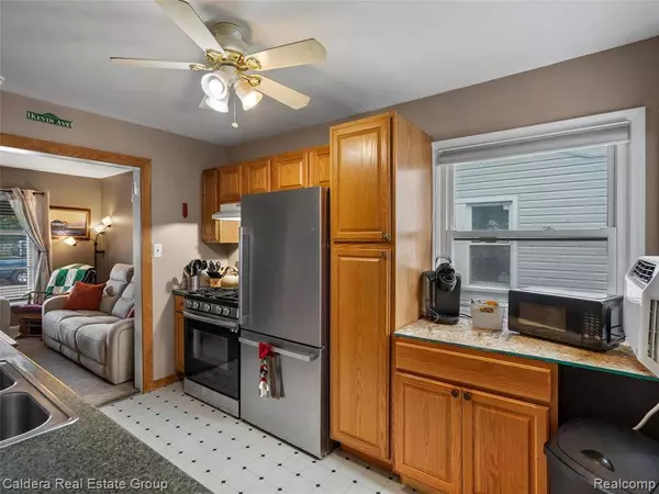 23304 Willard Avenue, Warren, MI 48089