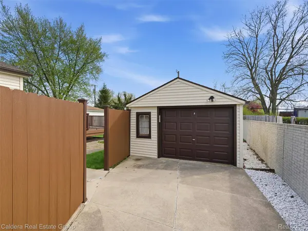22200 Avon ST, Stclairshorescity_macomb, MI 48082