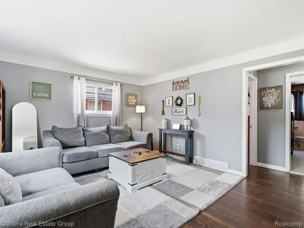 28726 Suburban DR, Warren, MI 48088
