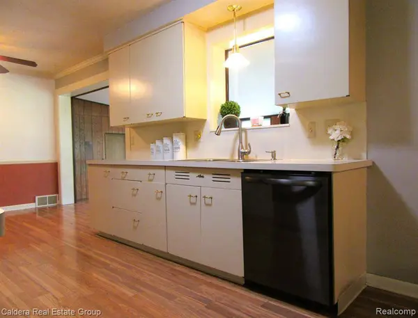 31531 ELODIE Drive, Fraser, MI 48026