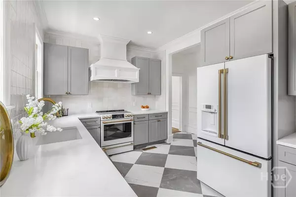 501 E 41st ST, Savannah, GA 31401