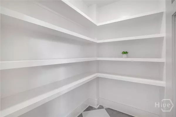 501 E 41st ST, Savannah, GA 31401