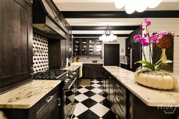 337 E 52nd ST, Savannah, GA 31405