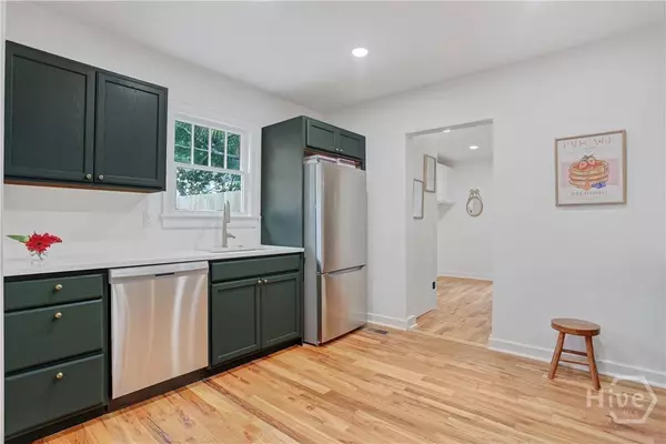 106 W 52nd ST, Savannah, GA 31405