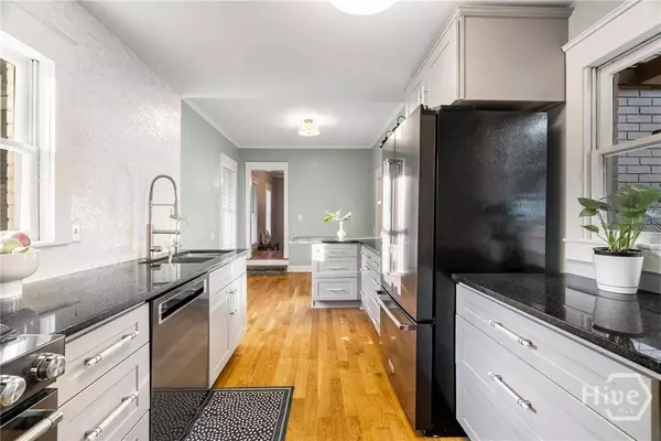 421 E 44th ST, Savannah, GA 31405