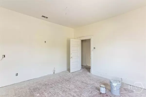 635 Maupas AVE, Savannah, GA 31401