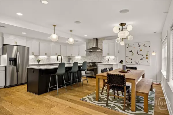 1 E 51st ST, Savannah, GA 31405