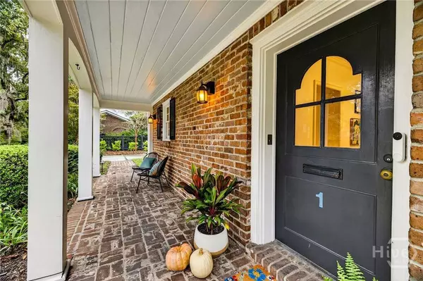 1 E 51st ST, Savannah, GA 31405