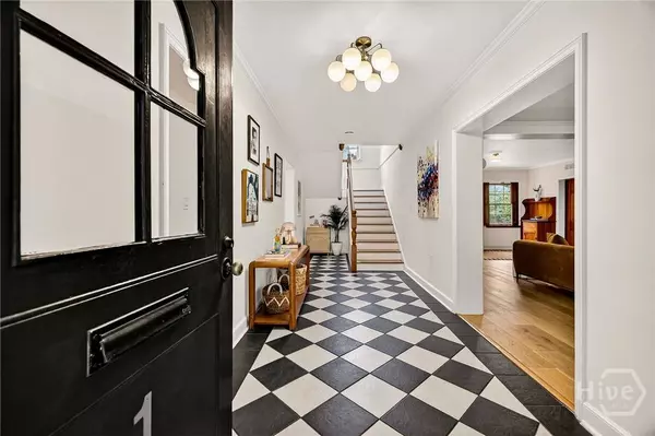 1 E 51st ST, Savannah, GA 31405