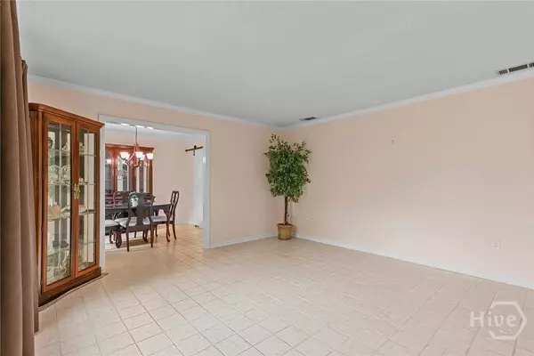 17 N Cromwell RD, Savannah, GA 31410