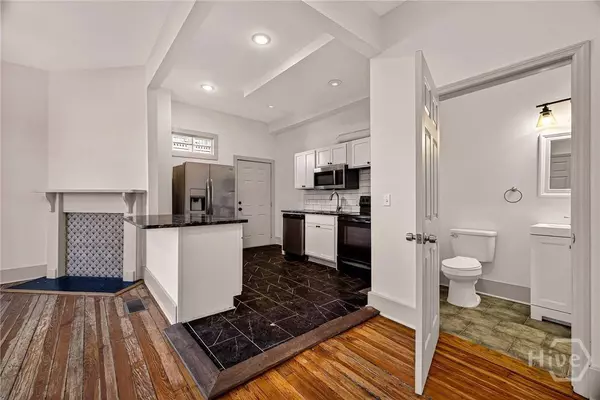 310 W 42nd ST, Savannah, GA 31401