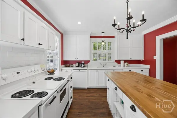 11 E 49th ST, Savannah, GA 31405