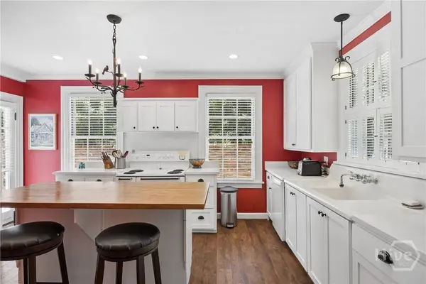 11 E 49th ST, Savannah, GA 31405