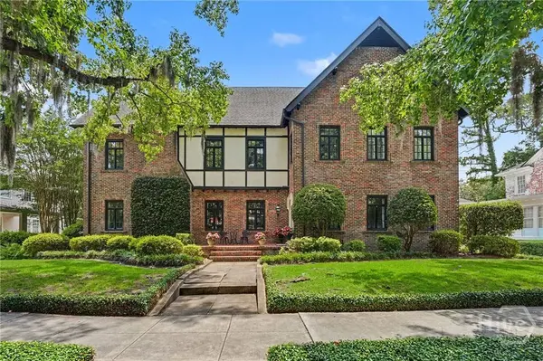 27 E 49th ST, Savannah, GA 31405