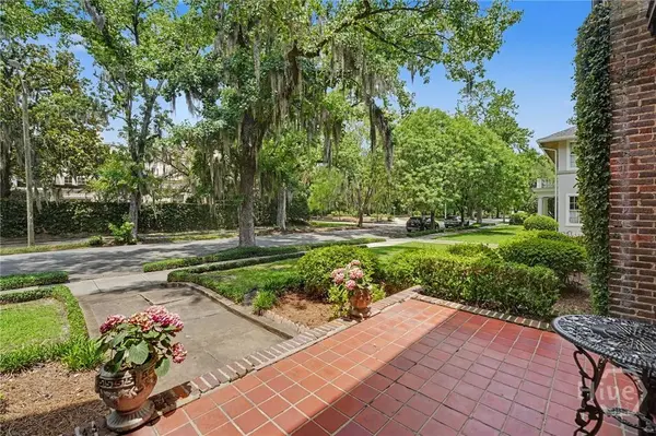 27 E 49th ST, Savannah, GA 31405