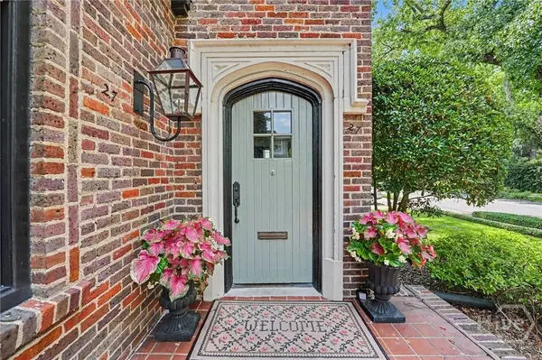 27 E 49th ST, Savannah, GA 31405