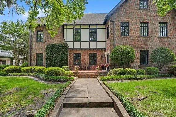 27 E 49th ST, Savannah, GA 31405